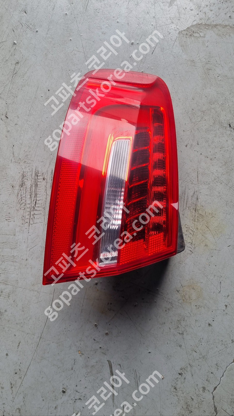 아우디 A4 B8 후기 테일램프 운전석 사진 3