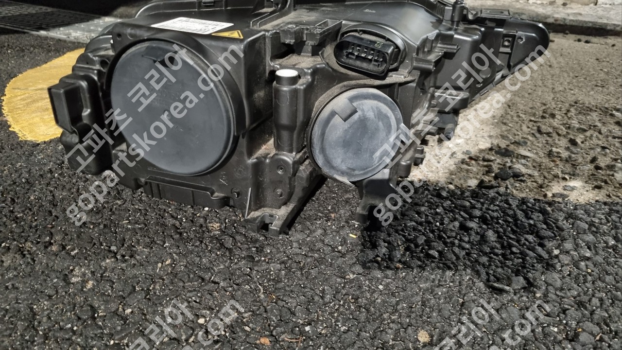 아우디 A4 B8 후기 헤드라이트 운전석 중고