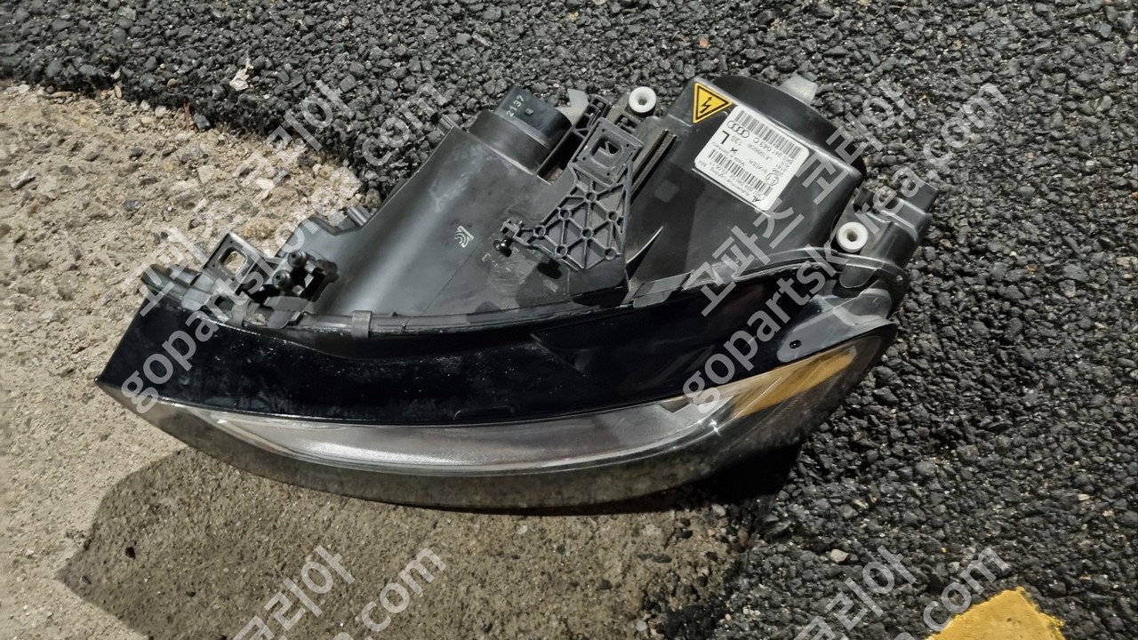 아우디 A4 B8 후기 헤드라이트 운전석 사진 3