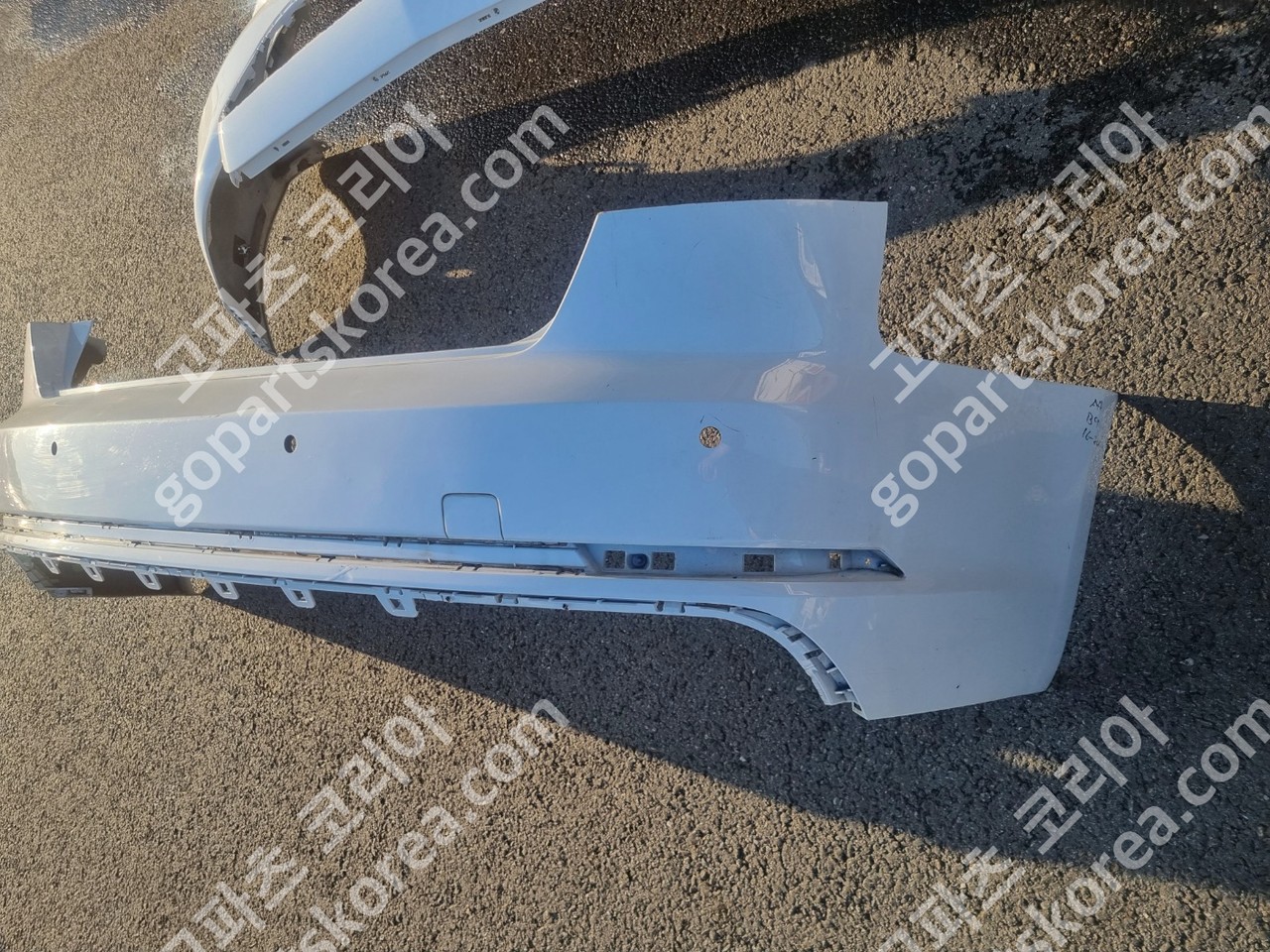 아우디 A4 B9 전기 뒷범퍼 일반 사진 3