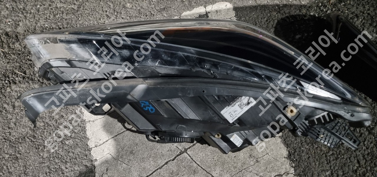 인피니티 Q30 헤드라이트 조수석 LED 사진 2