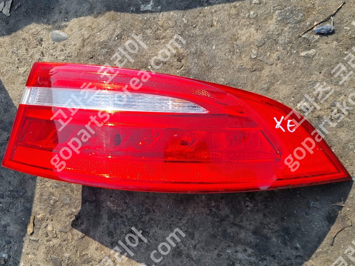 재규어 재규어 XE 후기 테일램프 조수석 사진 2