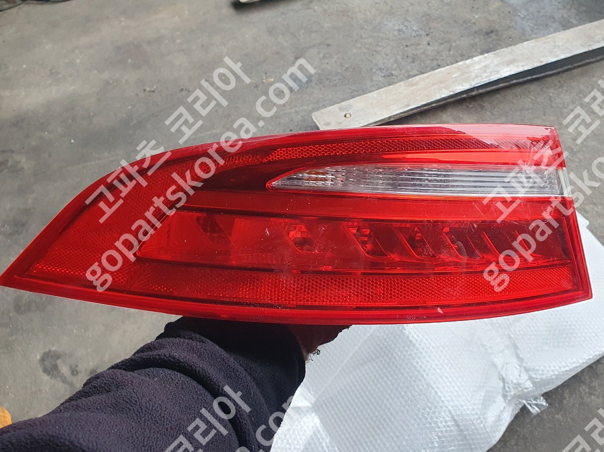 재규어 XE X760 테일램프 운전석 중고