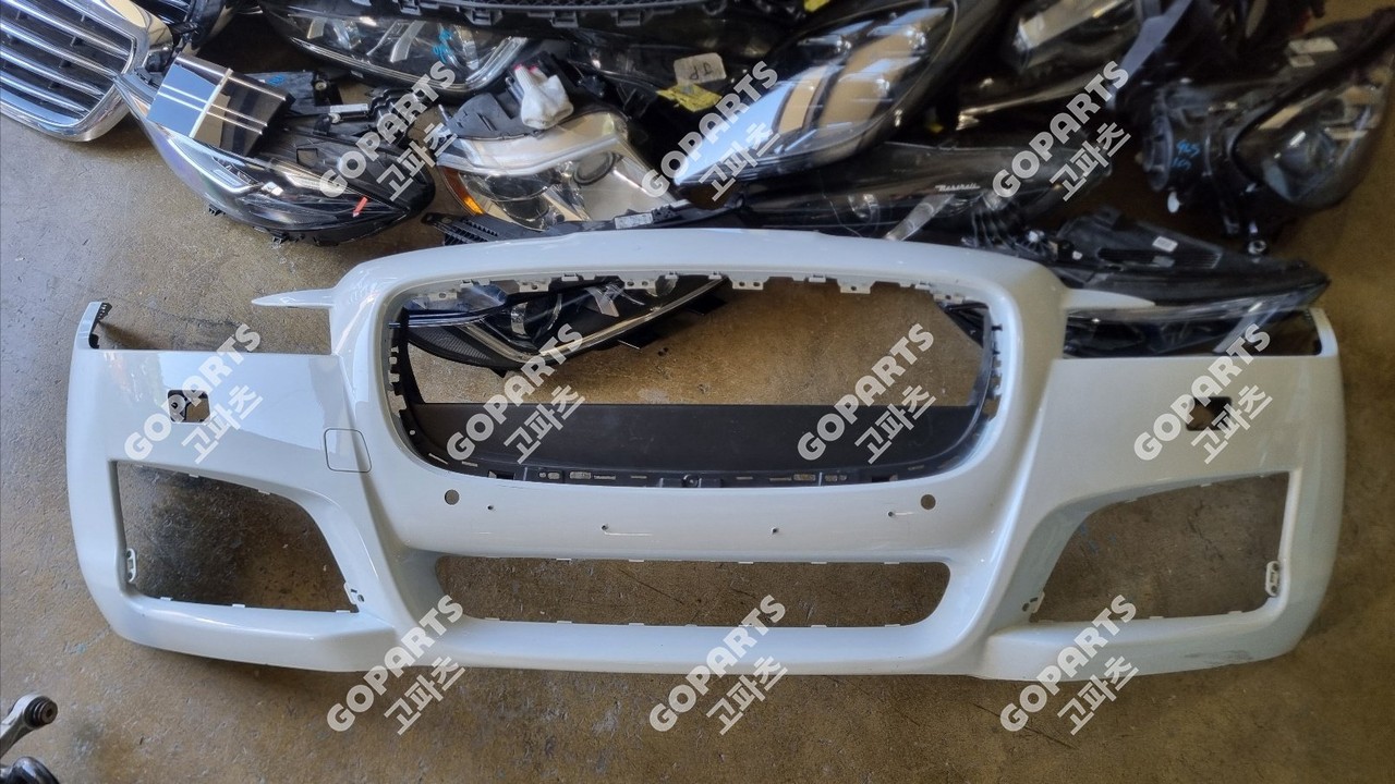 재규어 XF X260 전기형 앞범퍼 중고