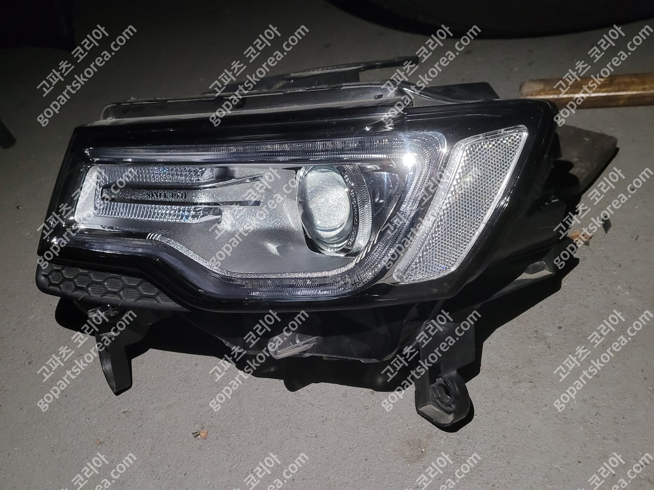 지프 그랜드체로키 전기 헤드라이트 운전석 사진 3