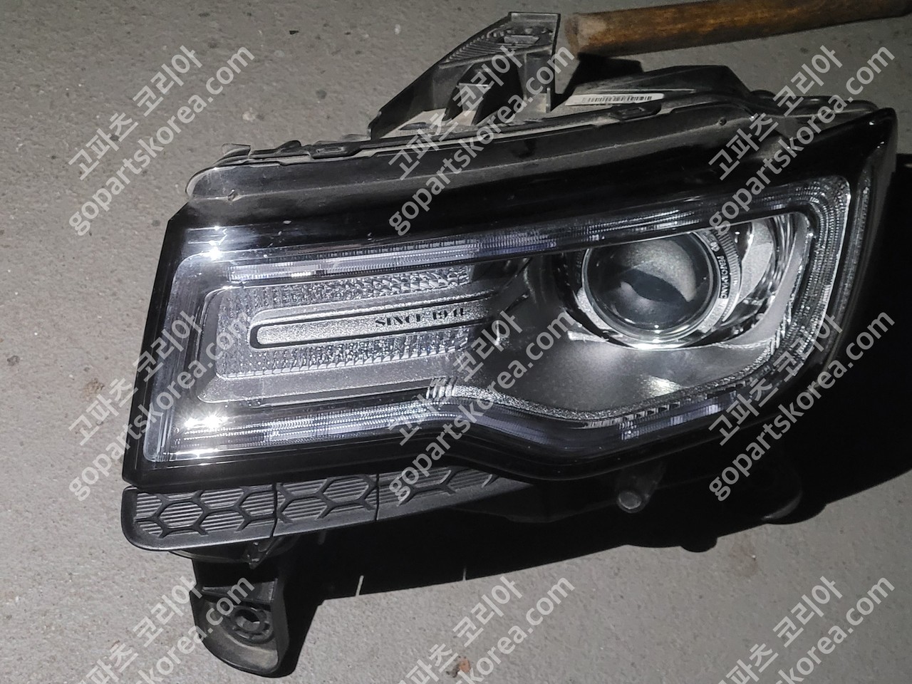 지프 그랜드체로키 전기 헤드라이트 운전석 사진 4