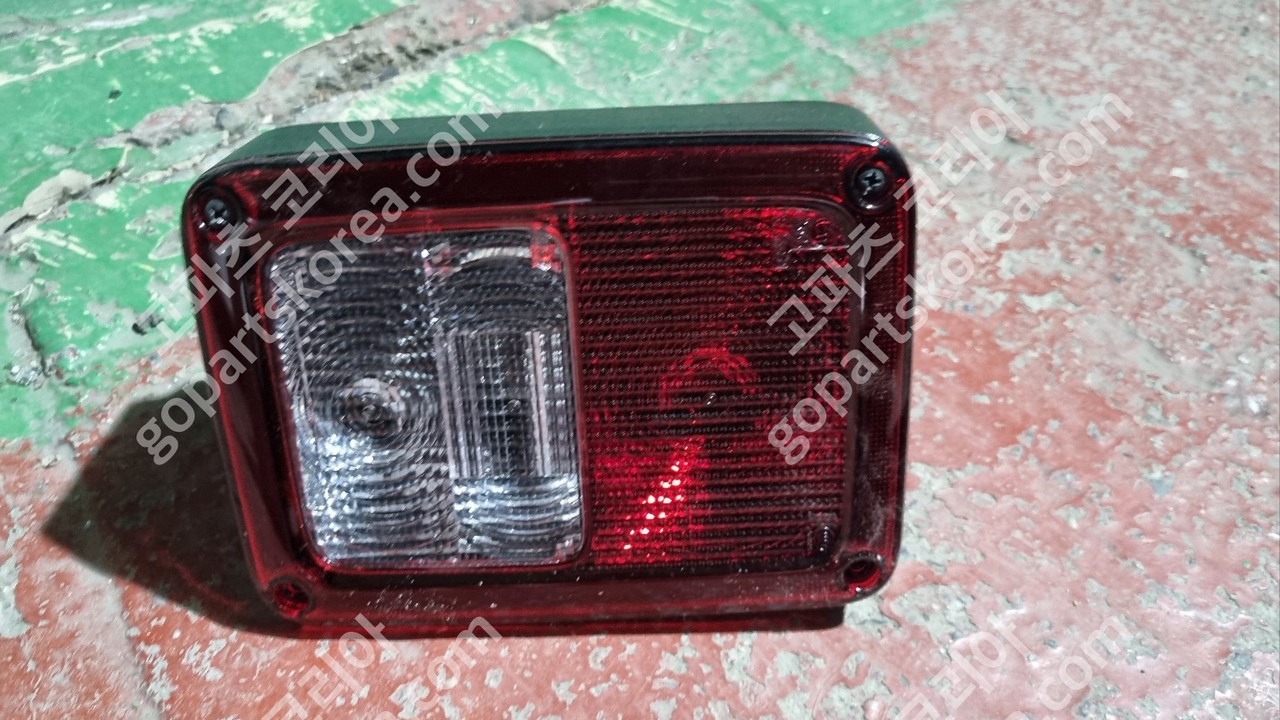 지프 랭글러 테일램프 운전석 사진 3