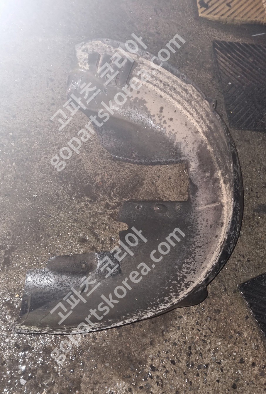 크라이슬러 300C 뒤휠가이드 조수석 중고