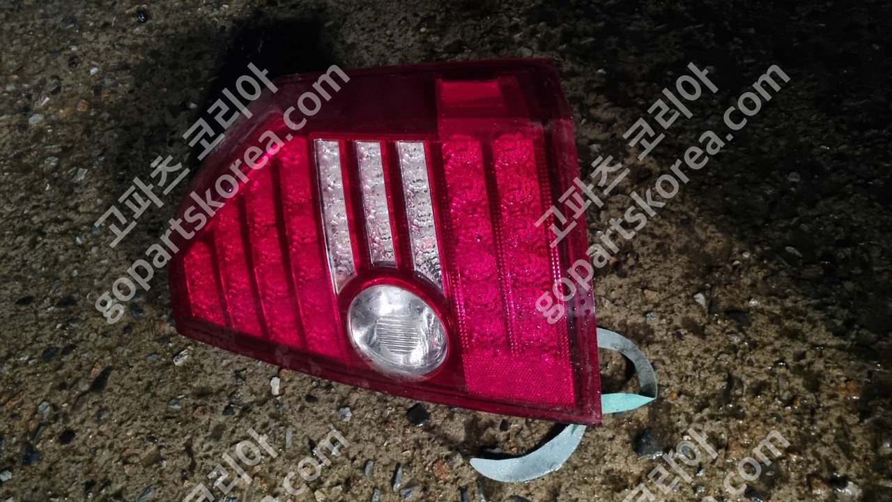 크라이슬러 300C 테일램프 조수석 사진 2