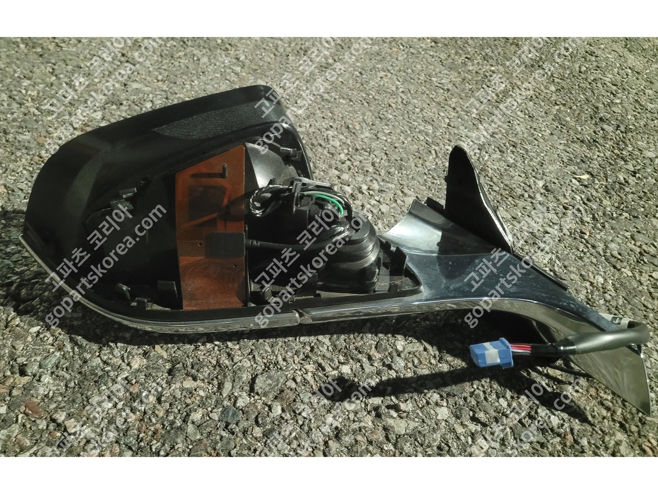 테슬라 모델3 사이드미러 조수석 프레임 사진 3