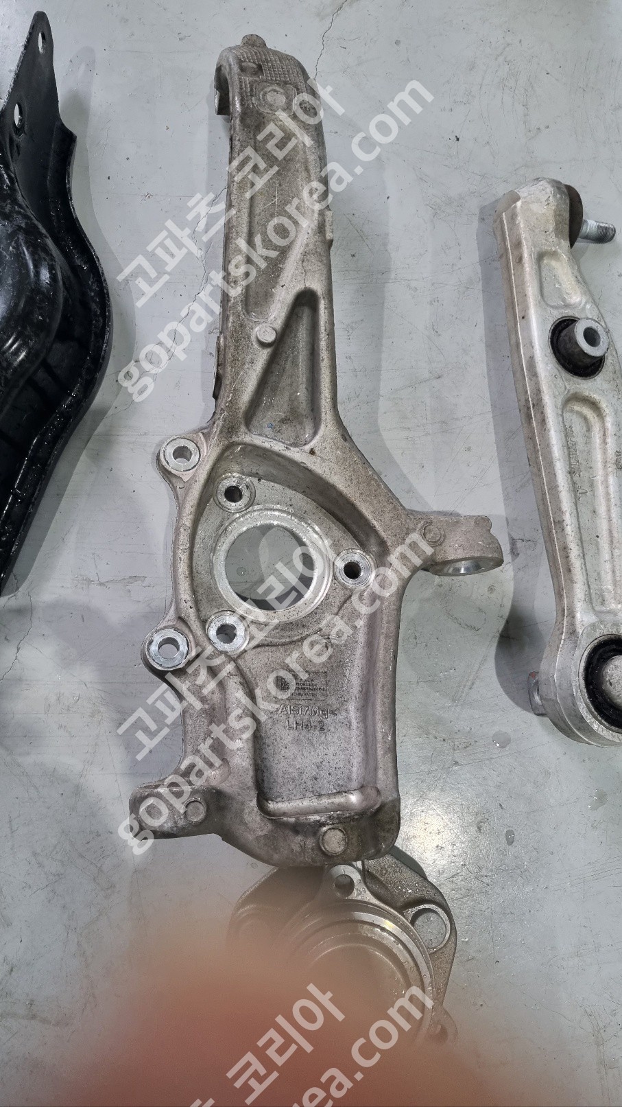 테슬라 모델3 하체 운전석 스티어링너클 중고