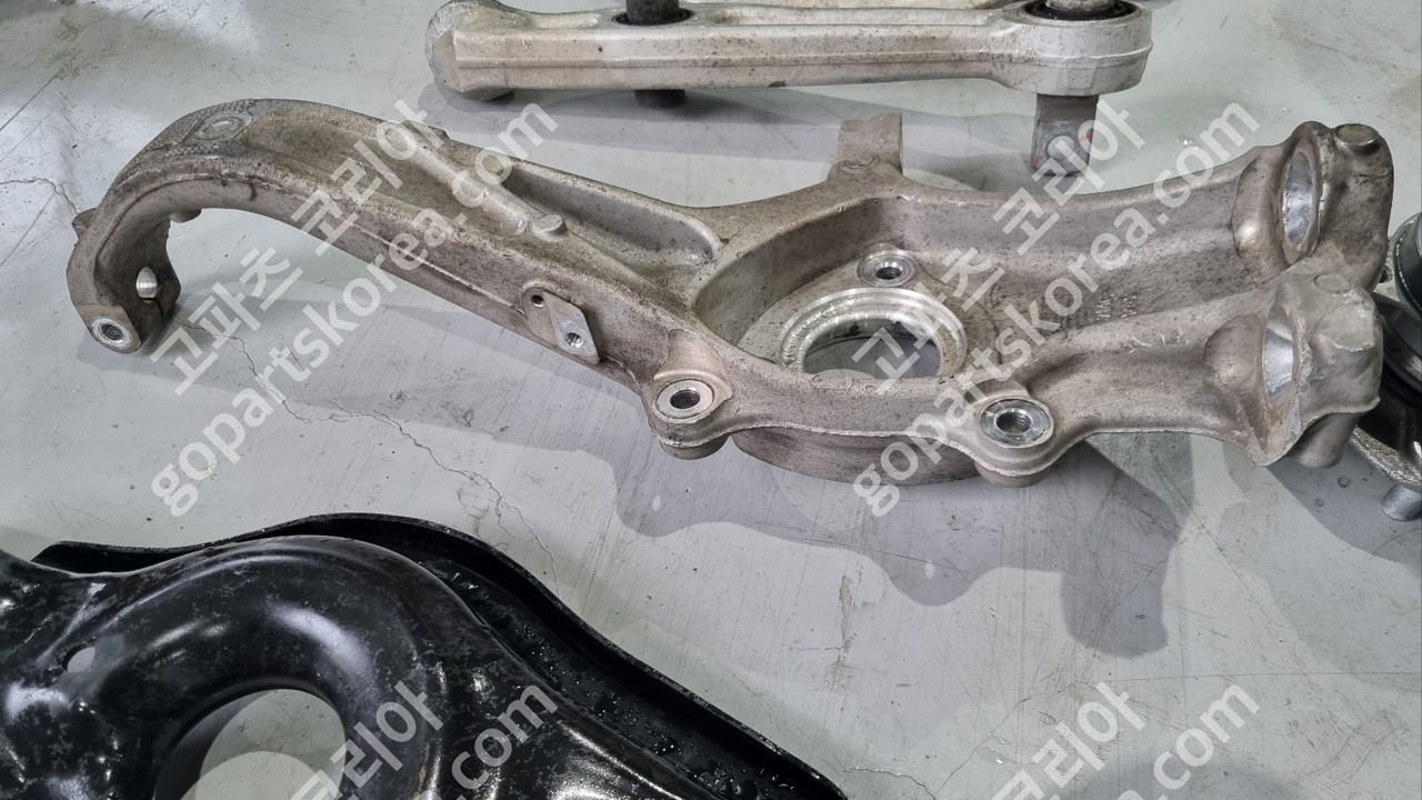 테슬라 모델3 하체 운전석 스티어링너클 사진 3