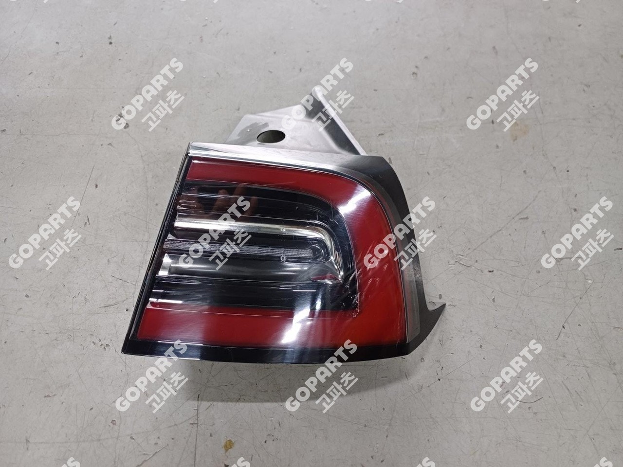 테슬라 모델3 RH후미등 3핀 중고