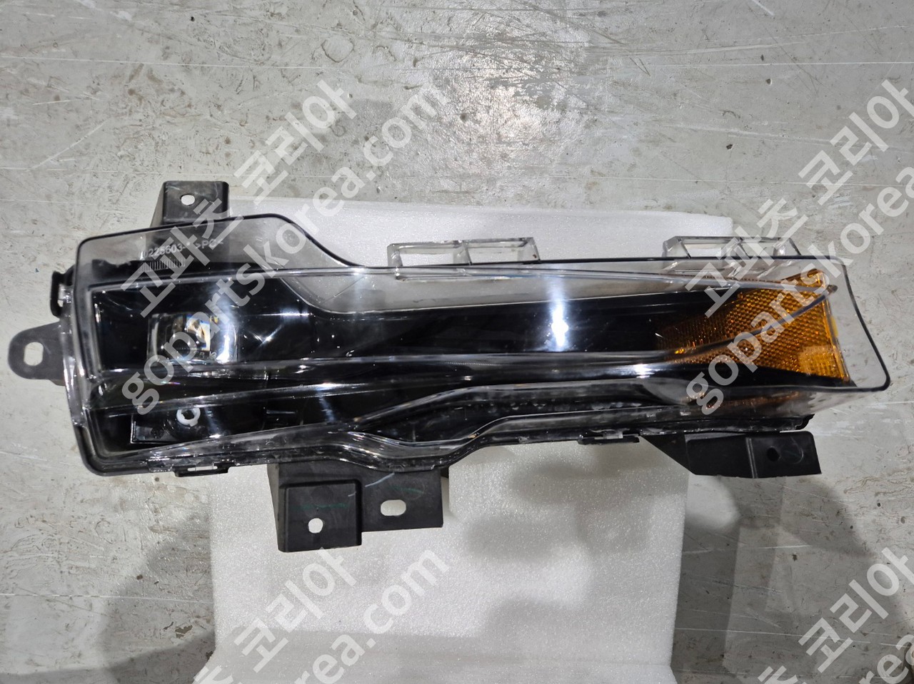 테슬라 모델Y 안개등 3핀 사진 3