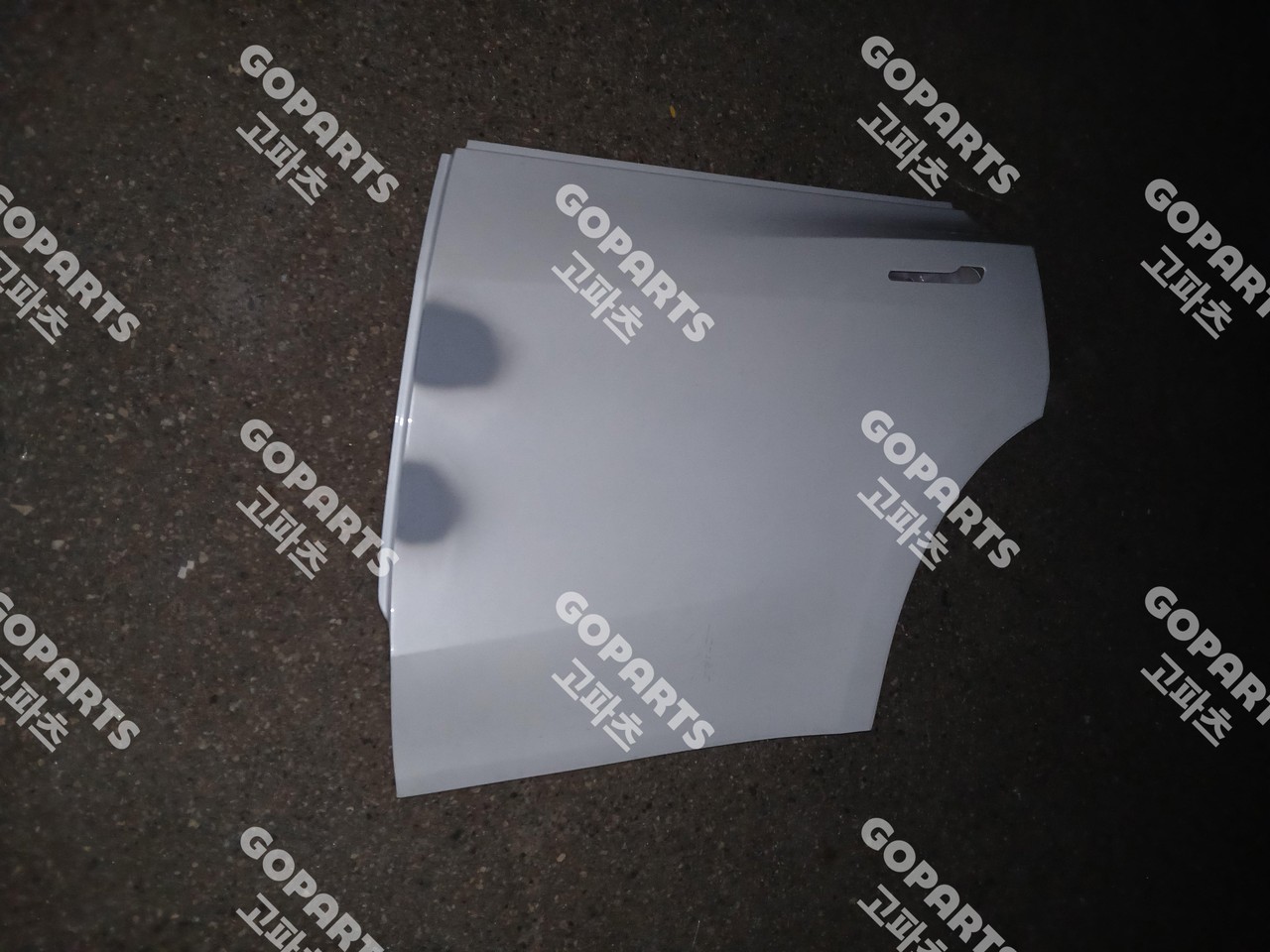 테슬라 모델Y 운전석뒷도어 중고