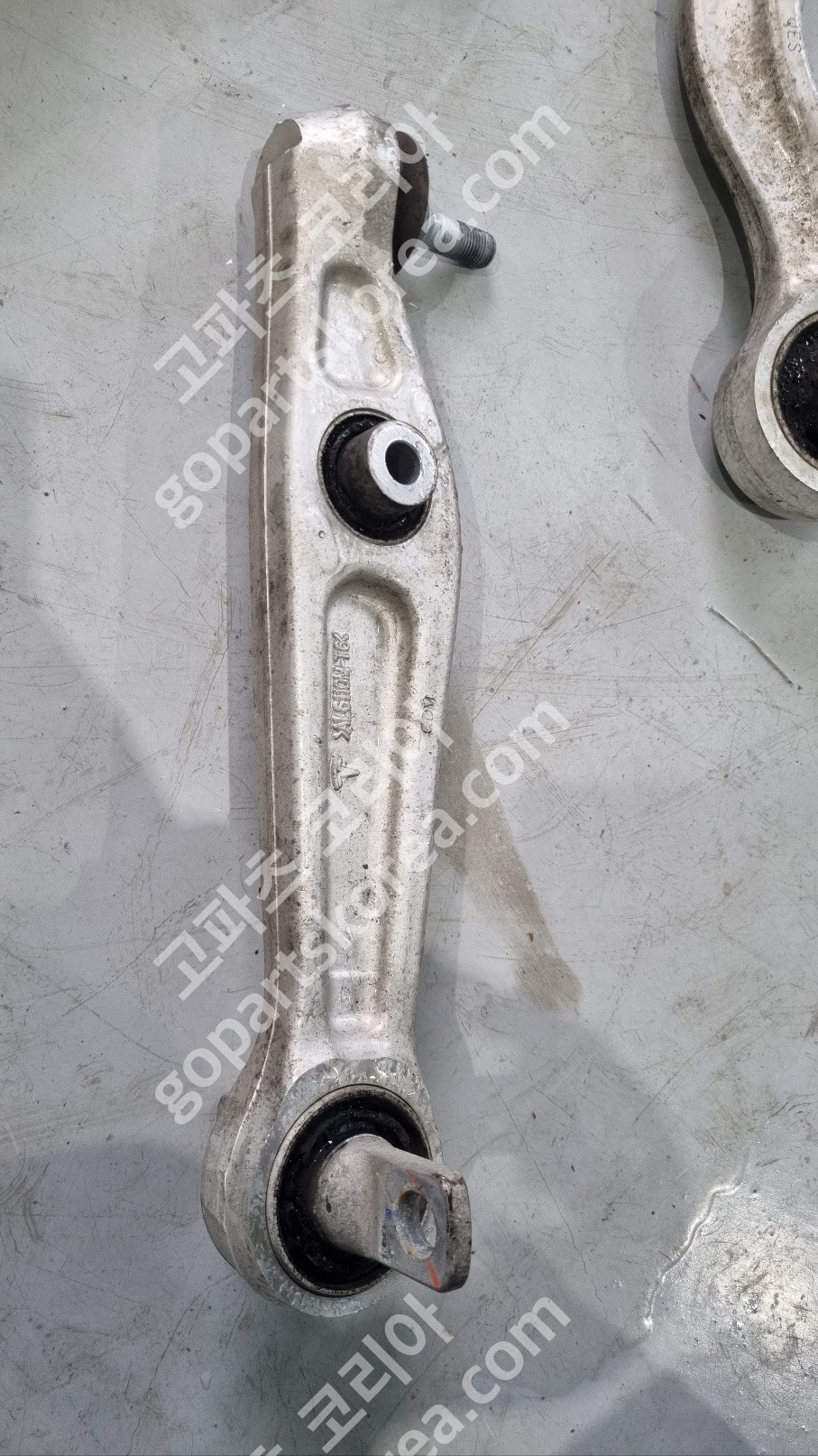 테슬라 모델Y 하체 운전석 모델3 모델Y 공용 로우암 컨트롤암 사진 2