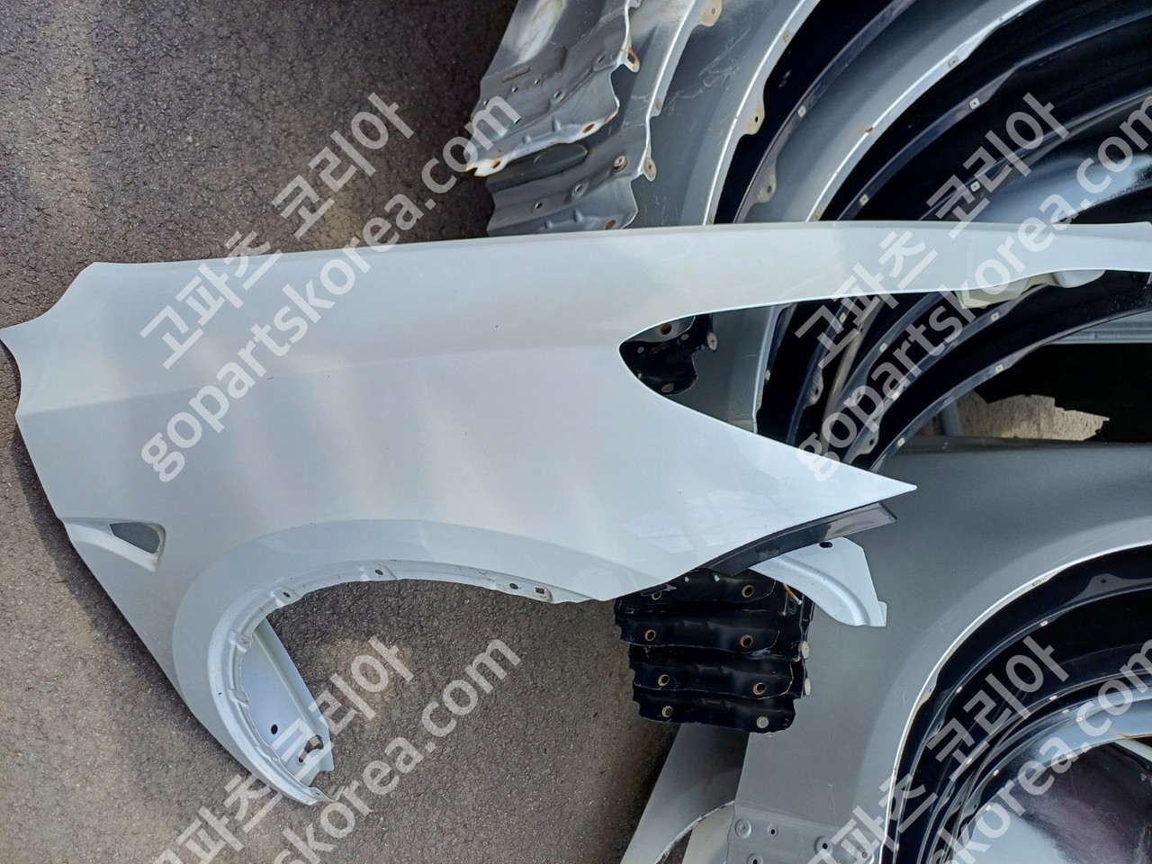 테슬라 모델Y 휀더 조수석 앞휀더 중고