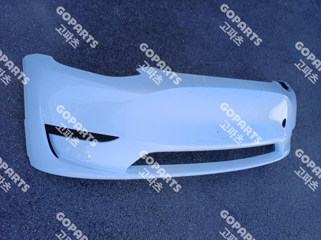 테슬라 모델Y 1세대 후기형 앞범퍼 센서없는타입 사진 2