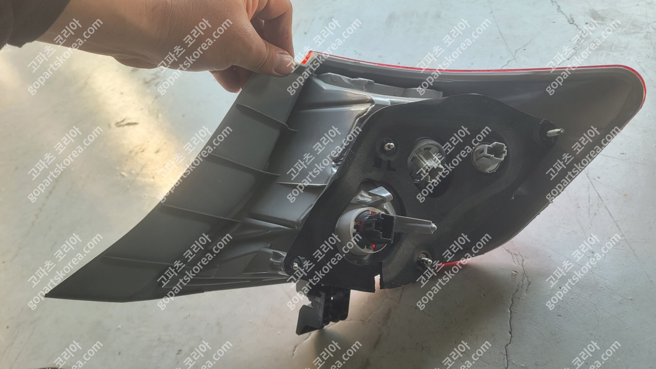 토요타 캠리 테일램프 운전석 사진 2