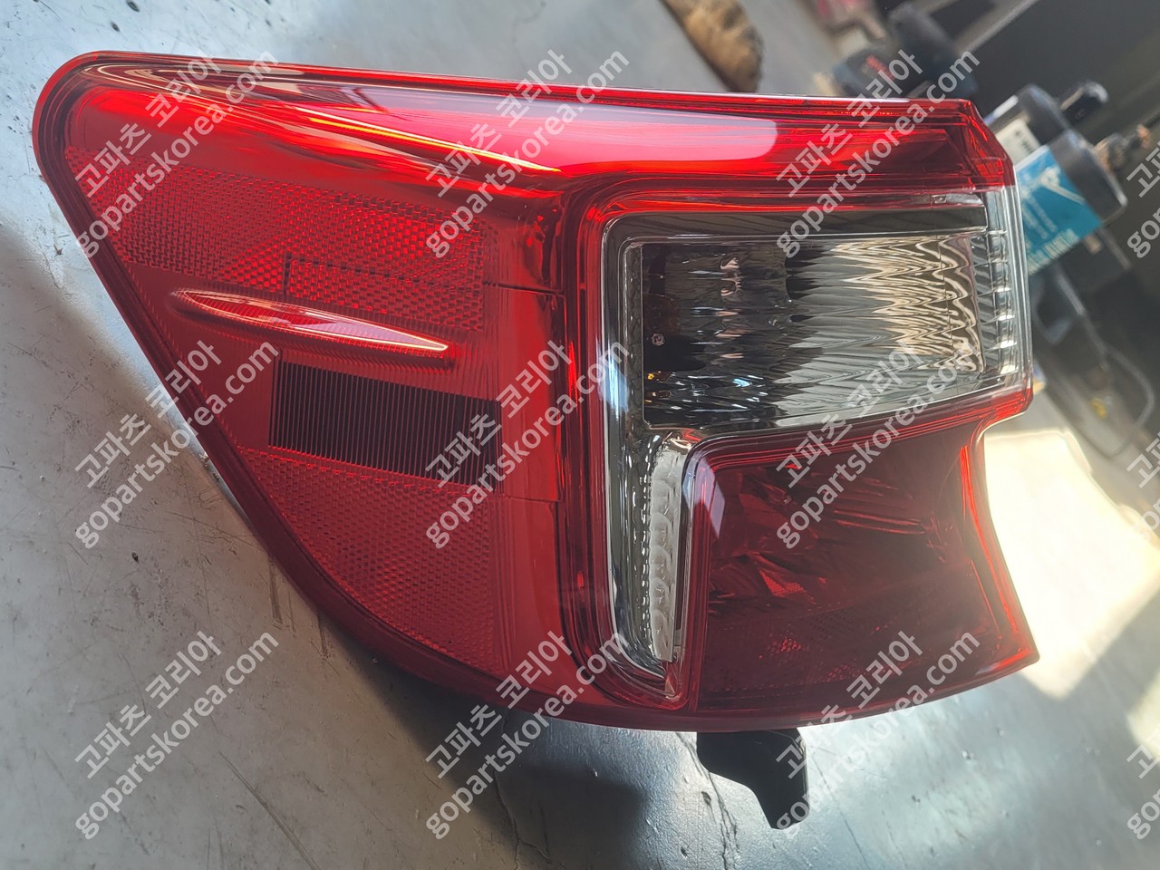 토요타 캠리 테일램프 운전석 사진 3