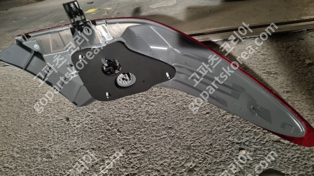 토요타 캠리 테일램프 조수석 사진 3