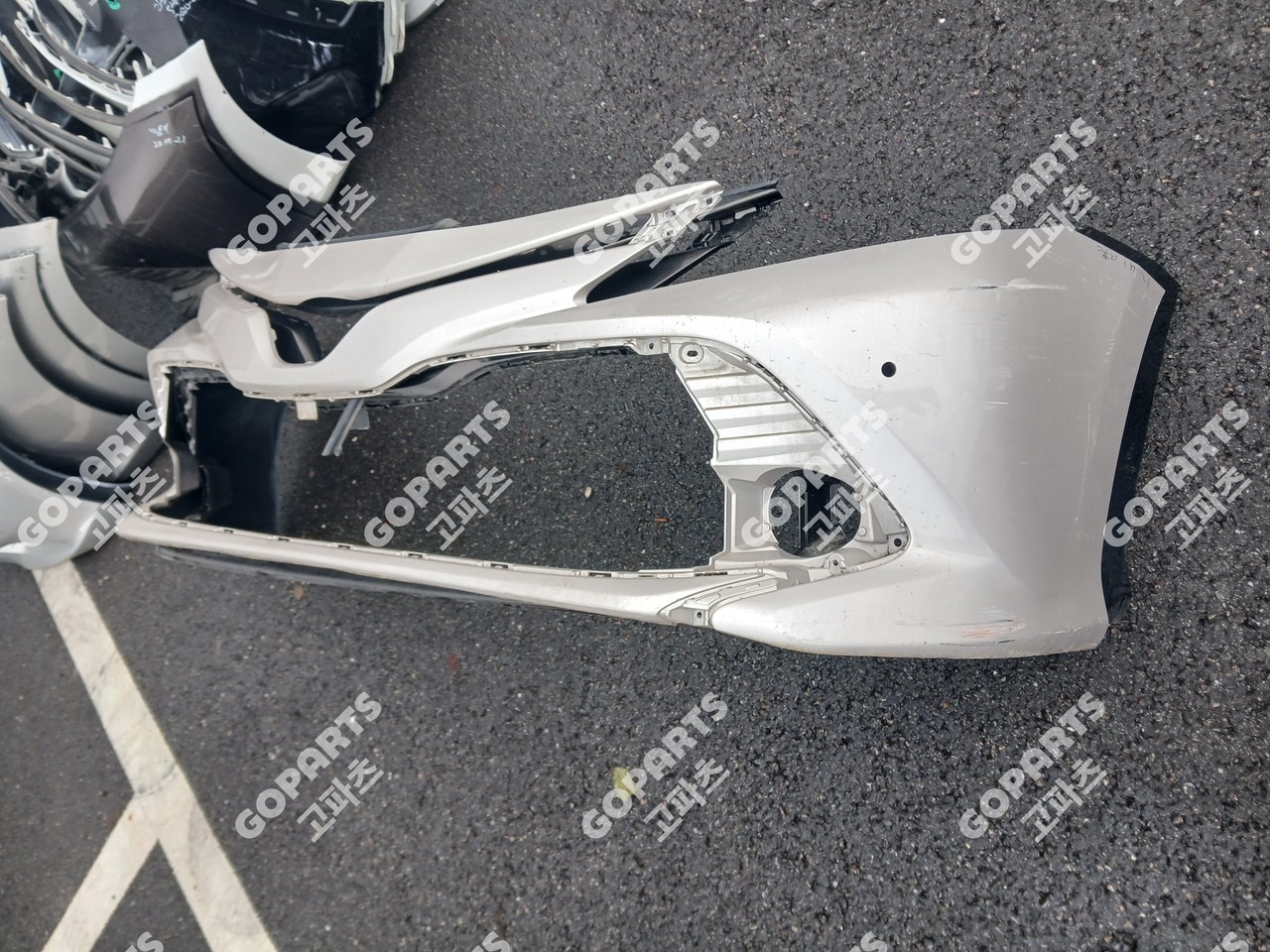 토요타 캠리 10세대 전기 앞범퍼 전피 중고