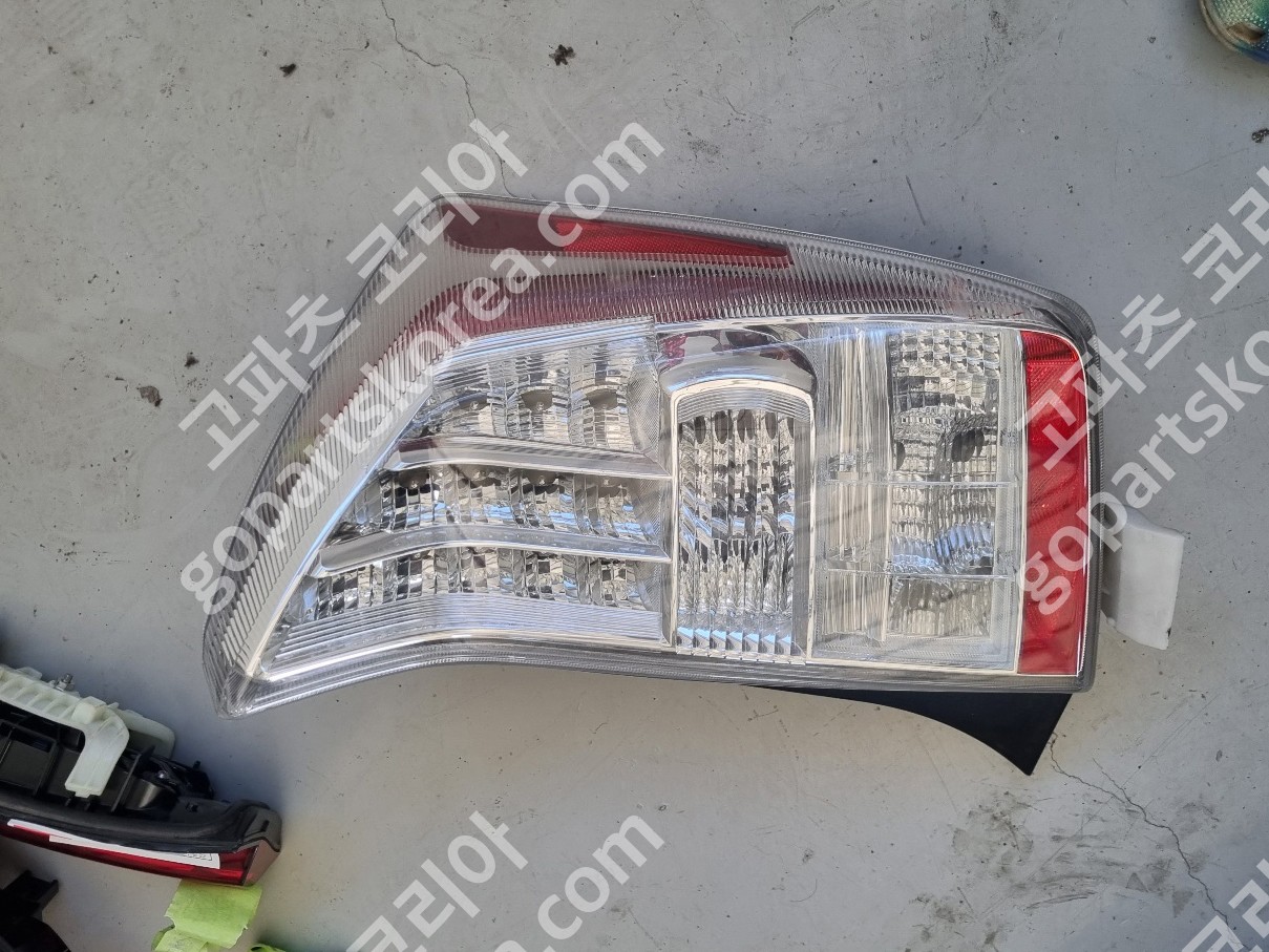 토요타 프리우스 테일램프 조수석 사진 2
