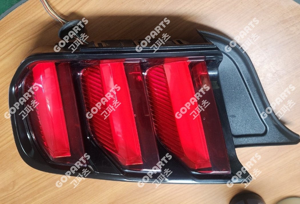 포드 머스탱 6세대 전기형 운전석후미등 테일램프 브레이크등 사진 3