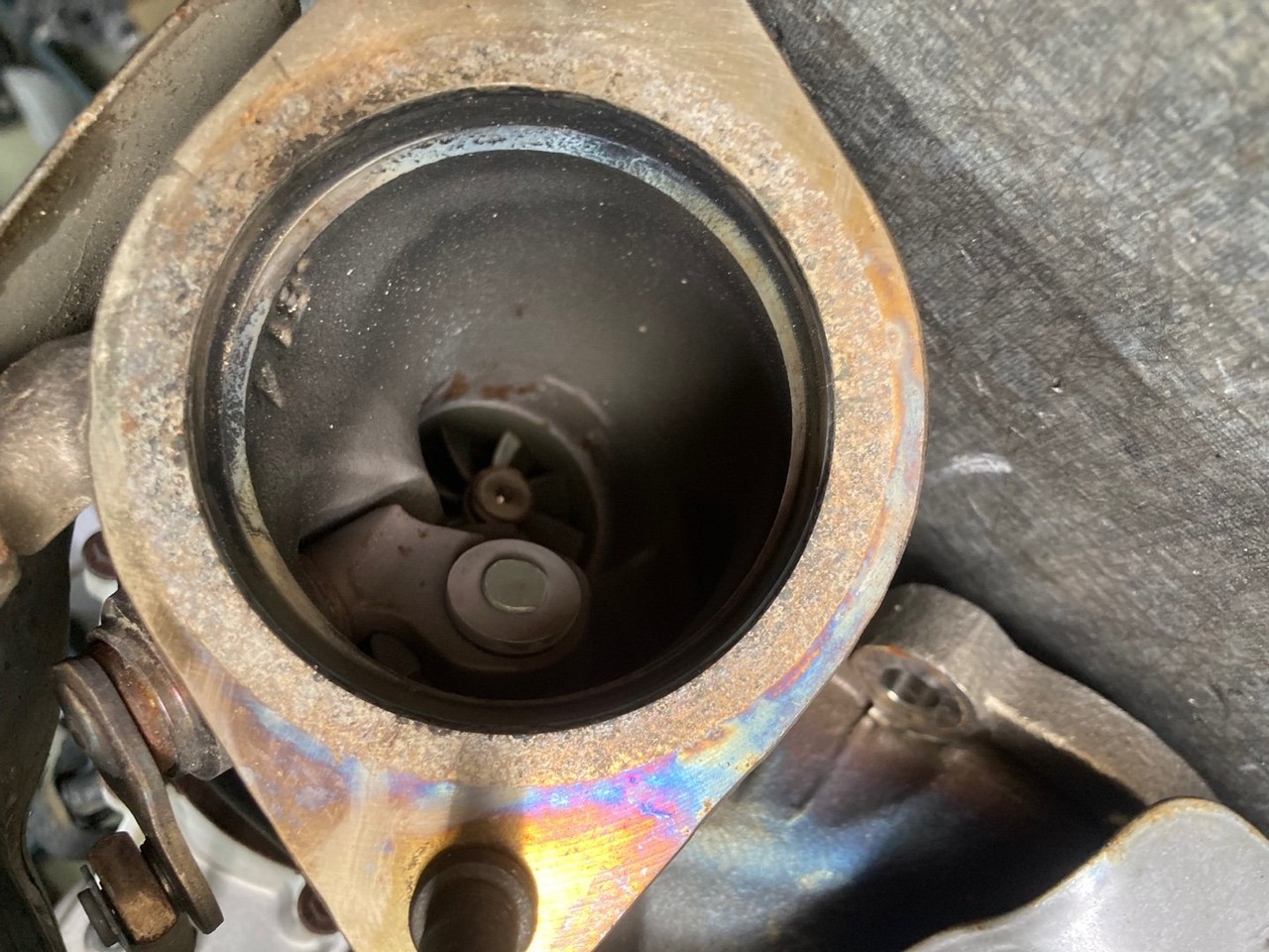 포드 머스탱 6세대 터보차저 사진 4