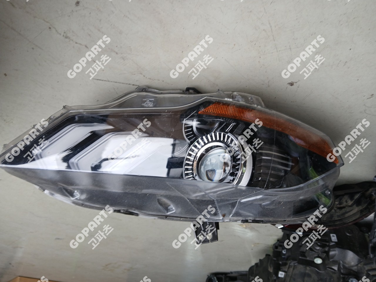 포드 머스탱 6세대 후기 조수석헤드라이트 사진 2