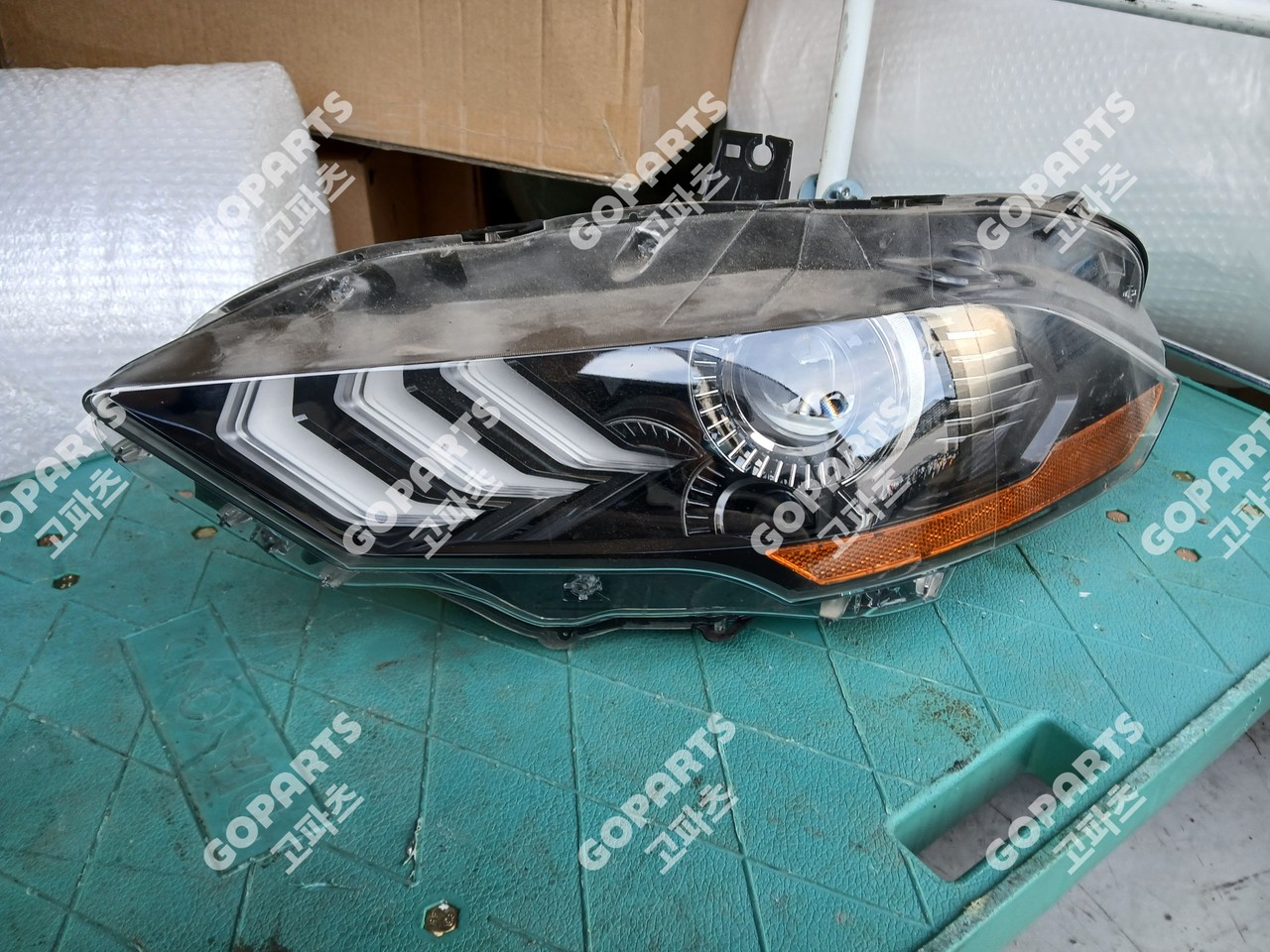 포드 머스탱 6세대 후기형 운전석헤드라이트 중고