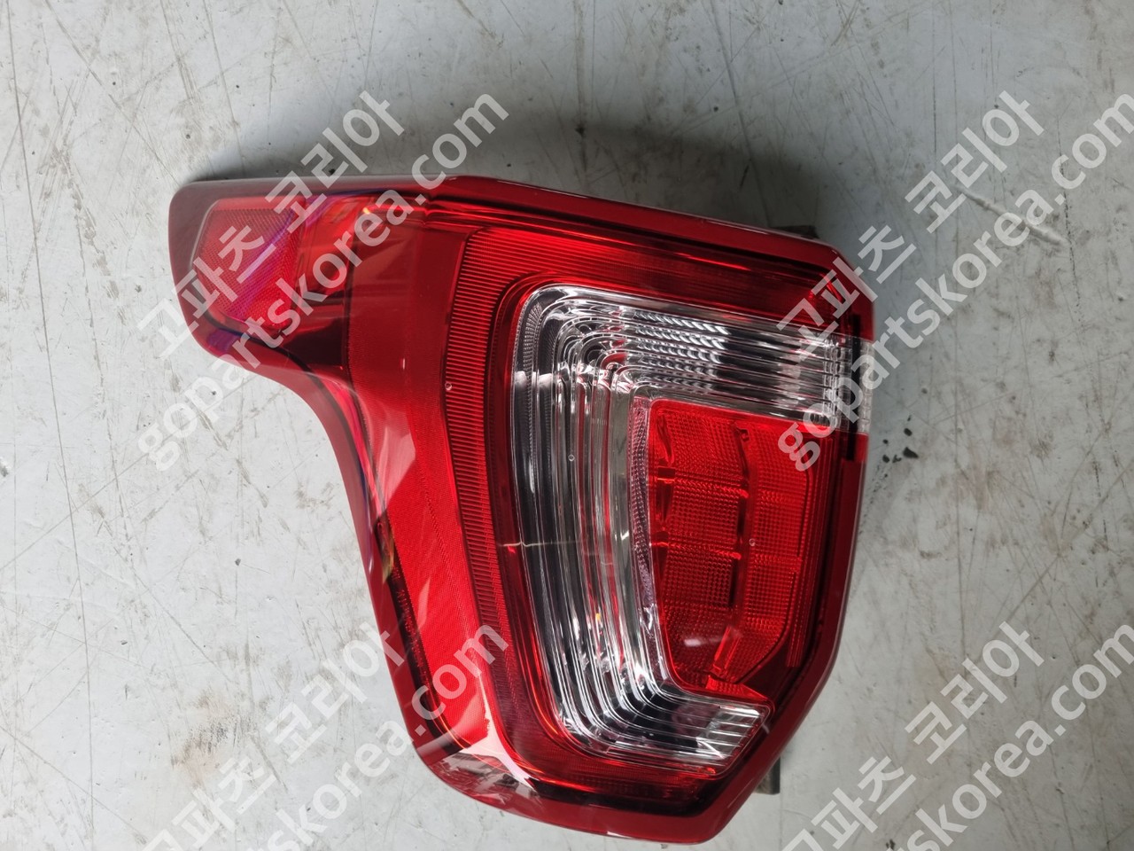 포드 익스플로러 테일램프 운전석 사진 4