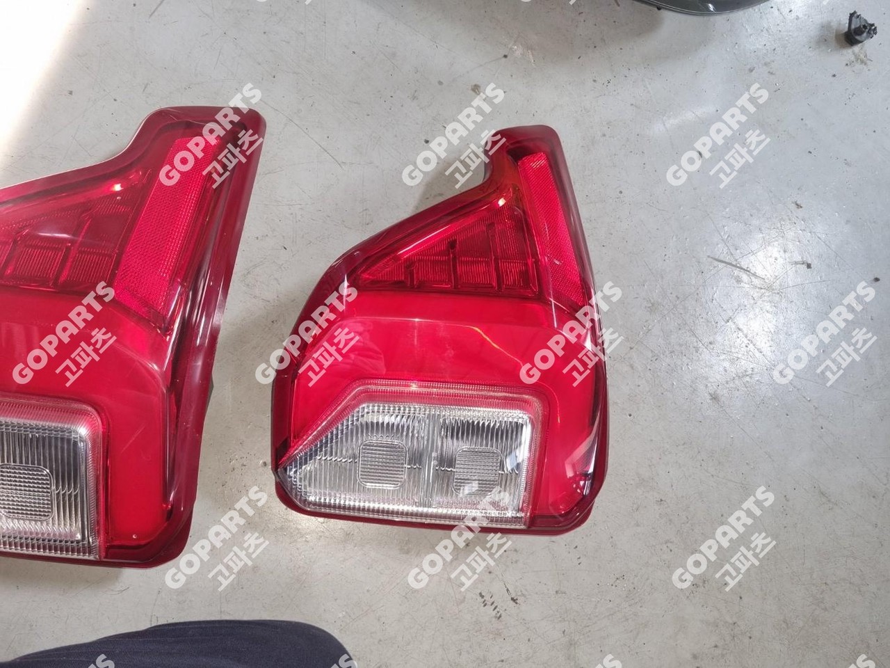 포드 익스플로러 6세대 전기 운전석후미등테일램프브레이크등 테일라이트 중고