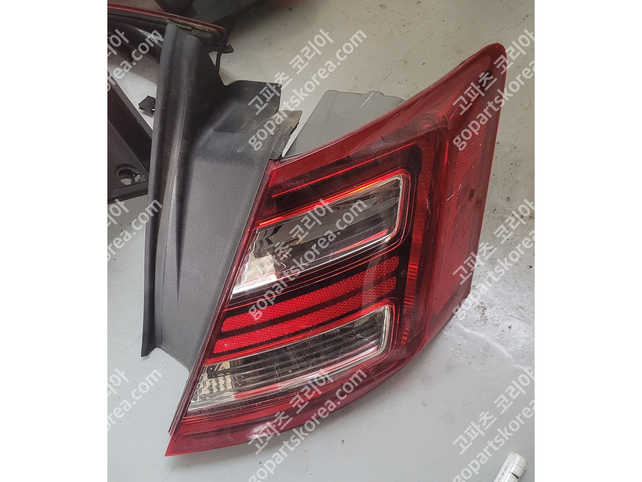 포드 토러스 테일램프 조수석 중고