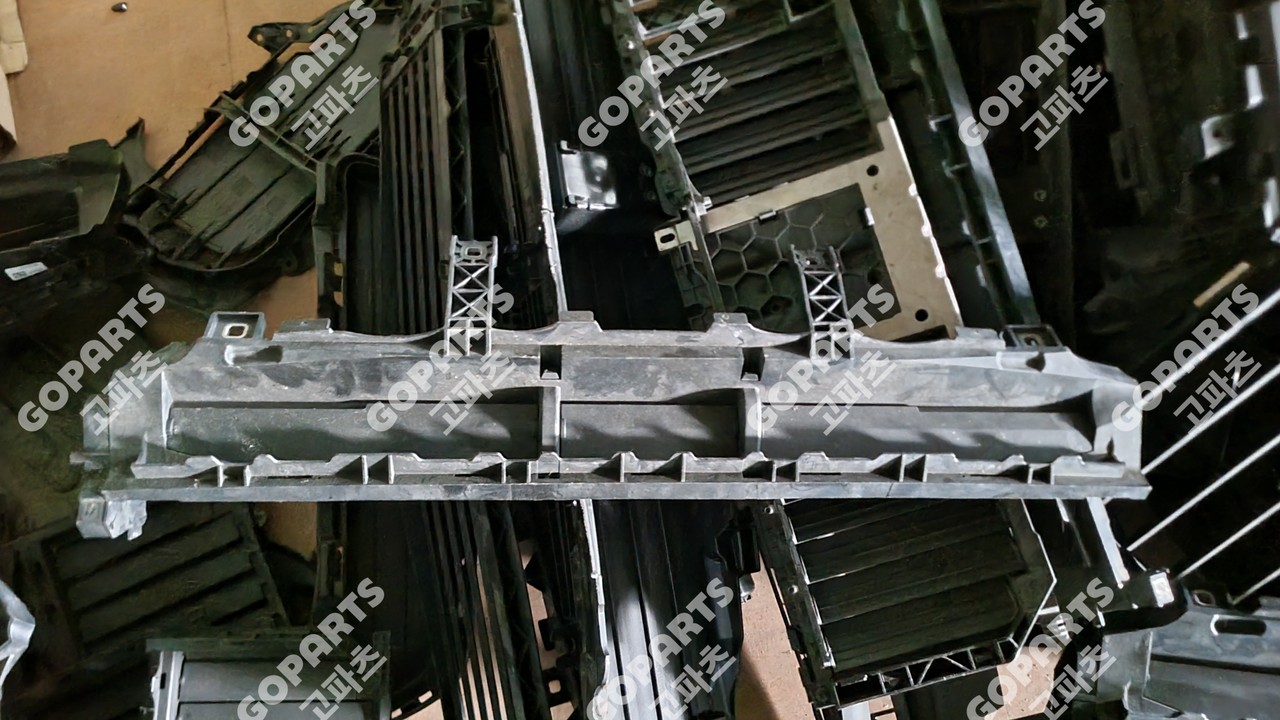 포르쉐 카이엔 9Y0 9Y3 전기 전레일하단 덕트플랩 중고