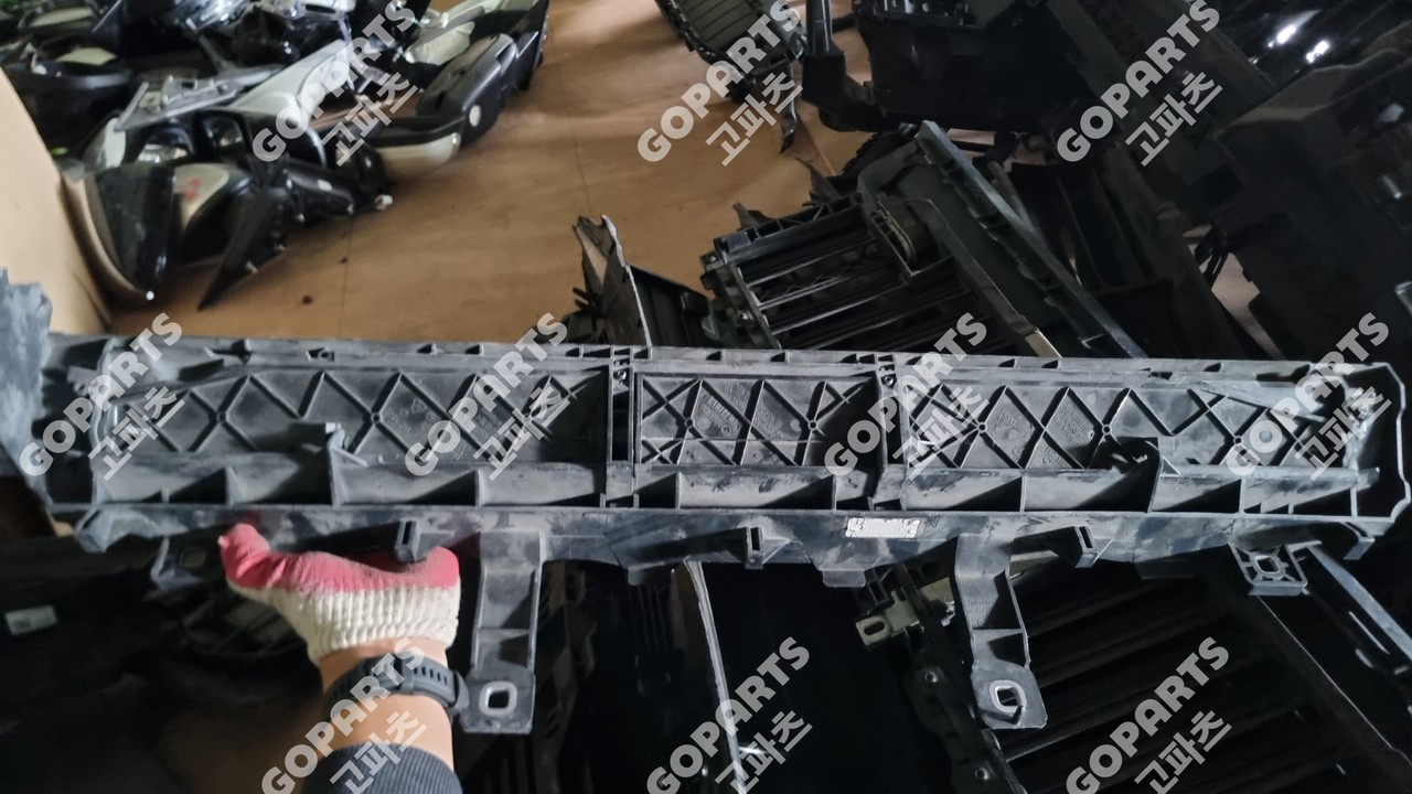 포르쉐 카이엔 9Y0 9Y3 전기 전레일하단 덕트플랩 사진 3