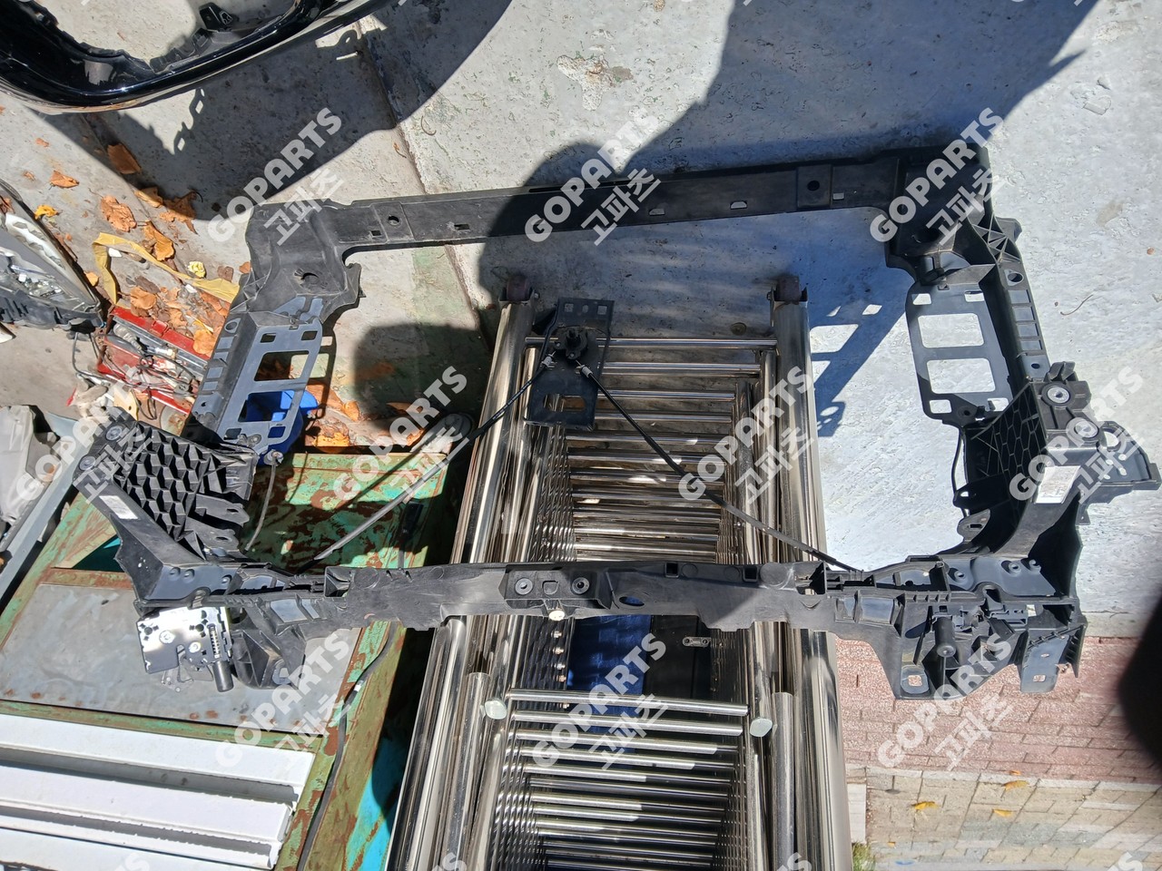 포르쉐 카이엔 9Y0 9Y3 전기형 앞판넬 좌우본넷로크 중고