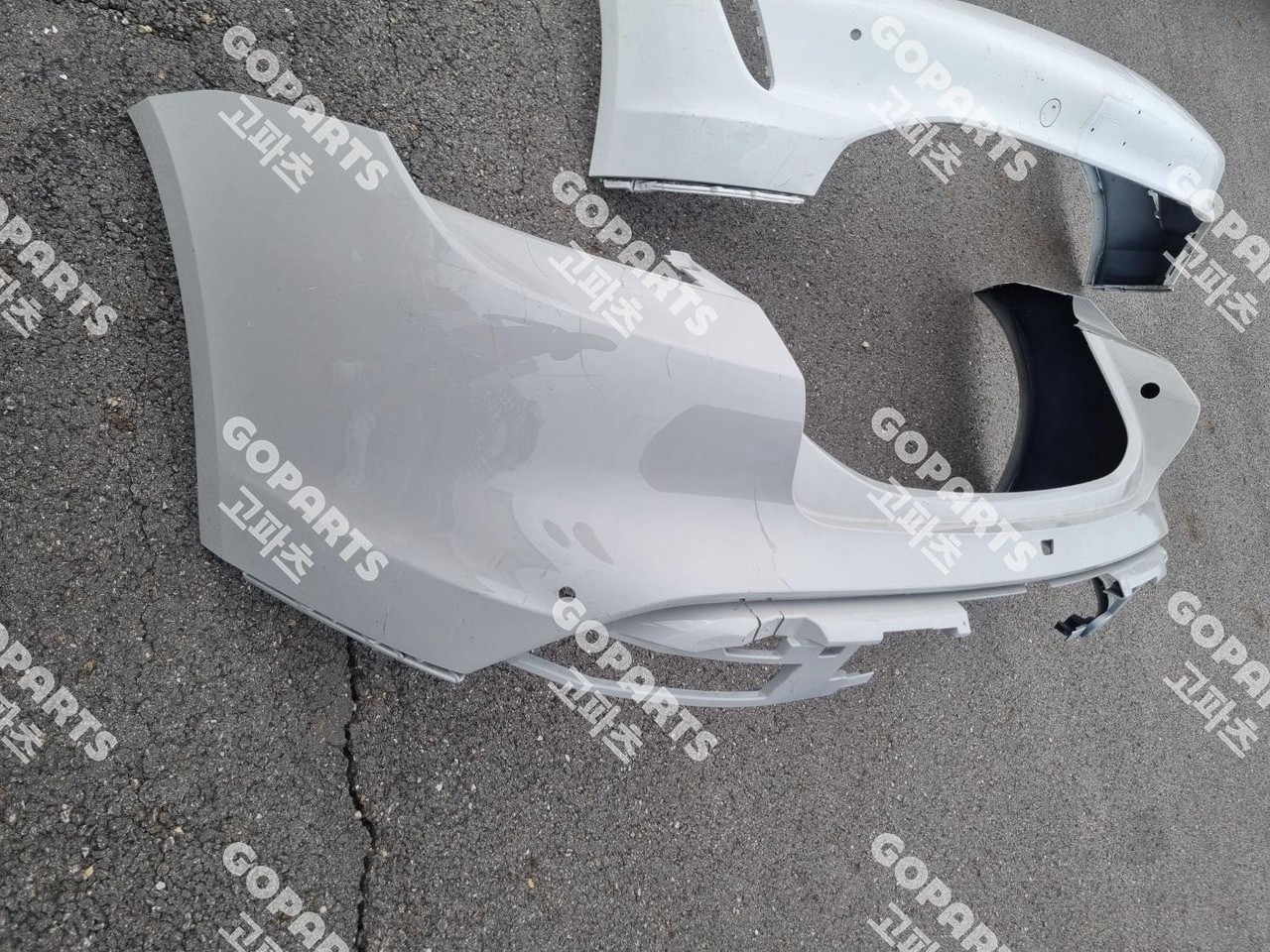 포르쉐 타이칸 뒷범퍼 일반 사진 3