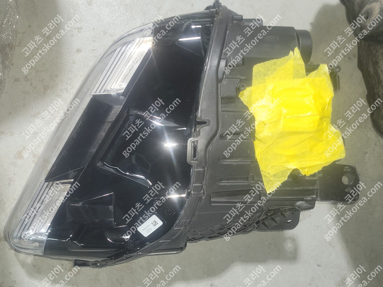 포르쉐 타이칸 헤드라이트 조수석 사진 3