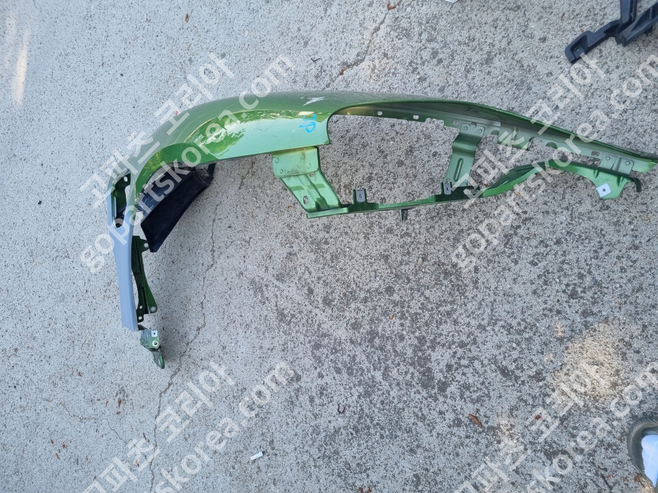 포르쉐 타이칸 휀더 조수석 앞휀더 일반타입 구멍 X 중고