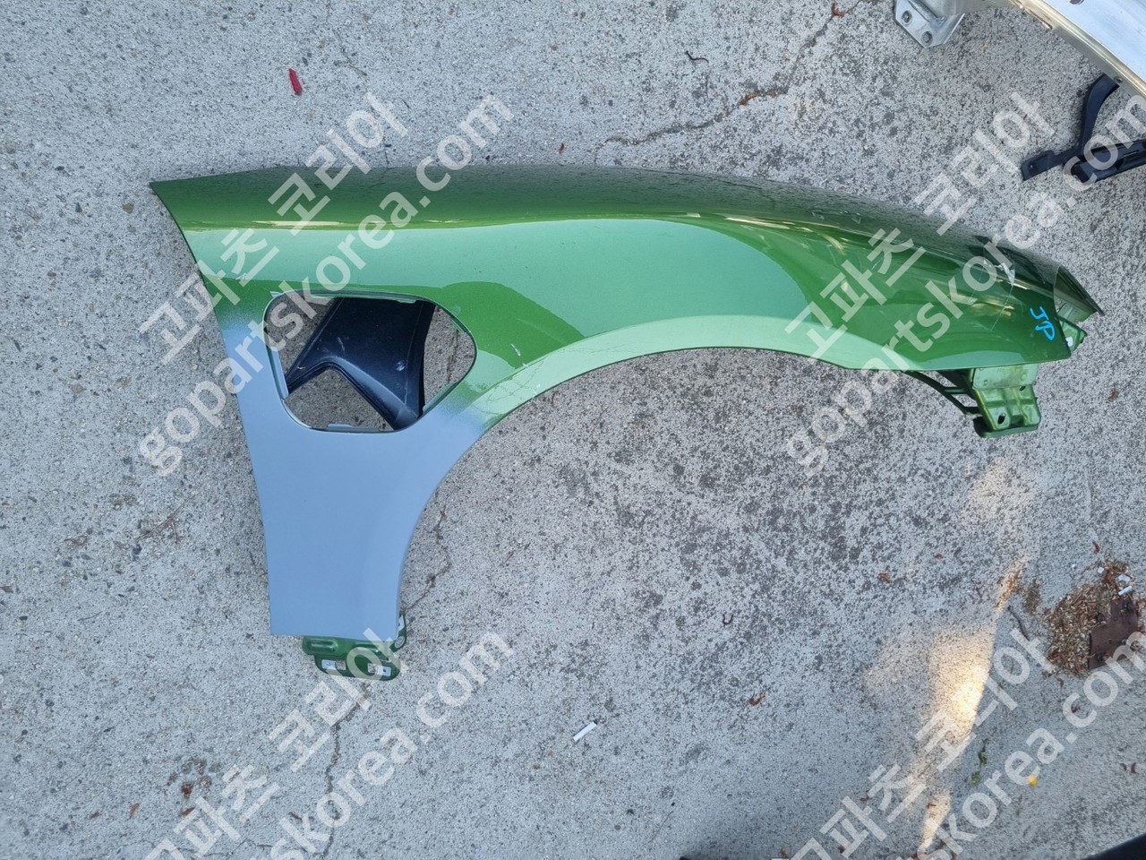 포르쉐 타이칸 휀더 조수석 앞휀더 일반타입 구멍 X 사진 3