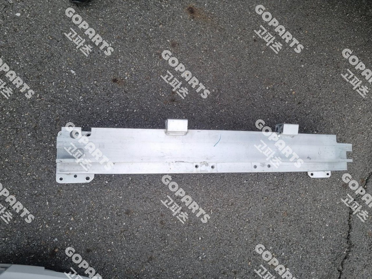 포르쉐 타이칸 966 9J 전기형 뒷레일 사진 2