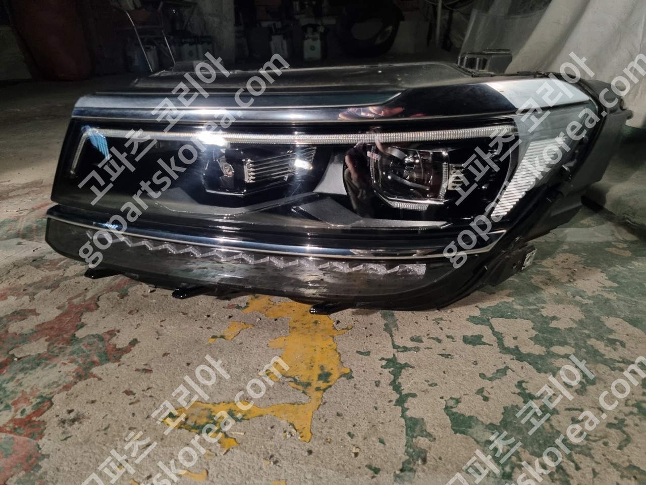 폭스바겐 티구안 헤드라이트 운전석 사진 3