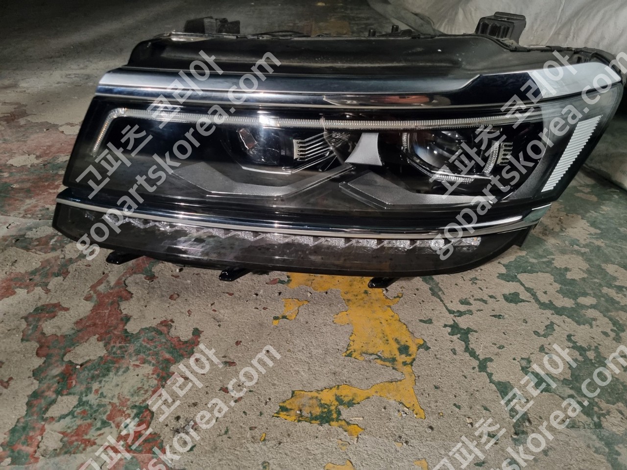 폭스바겐 티구안 헤드라이트 운전석 사진 4