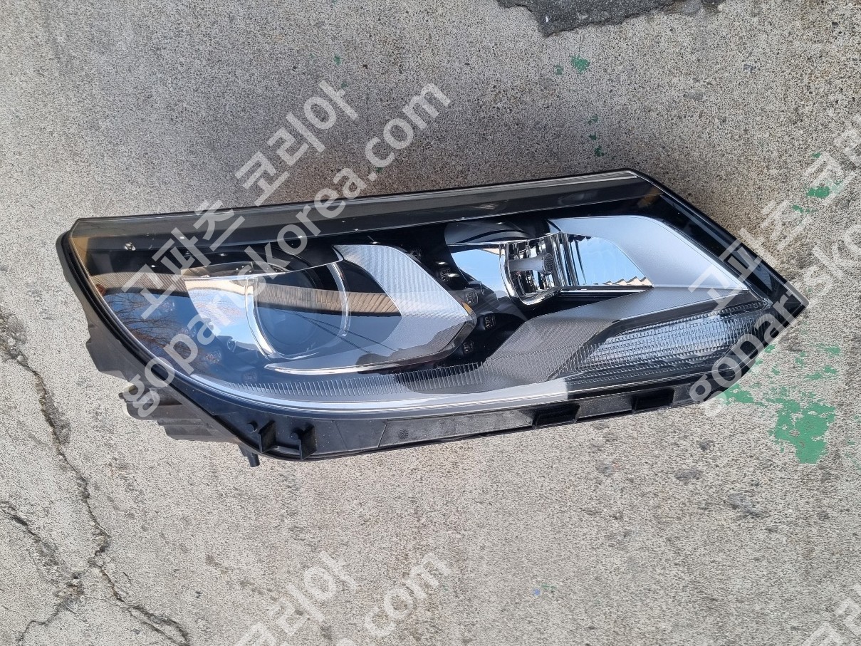 폭스바겐 티구안 헤드라이트 조수석 사진 2