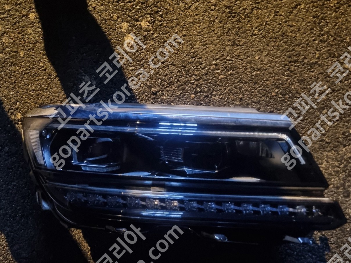 폭스바겐 티구안 헤드라이트 조수석 사진 4