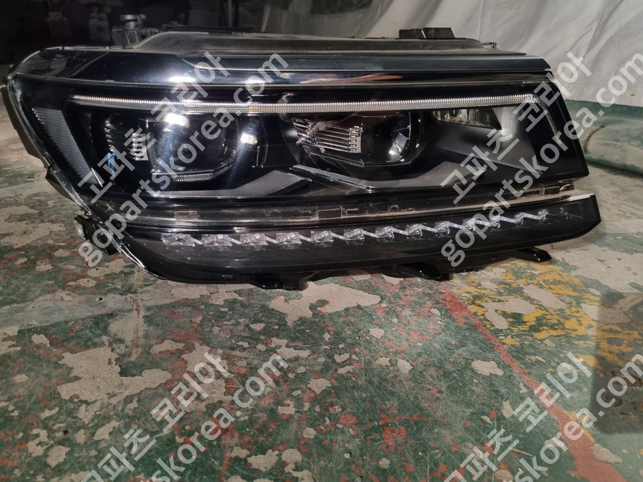 폭스바겐 티구안 헤드라이트 조수석 사진 4