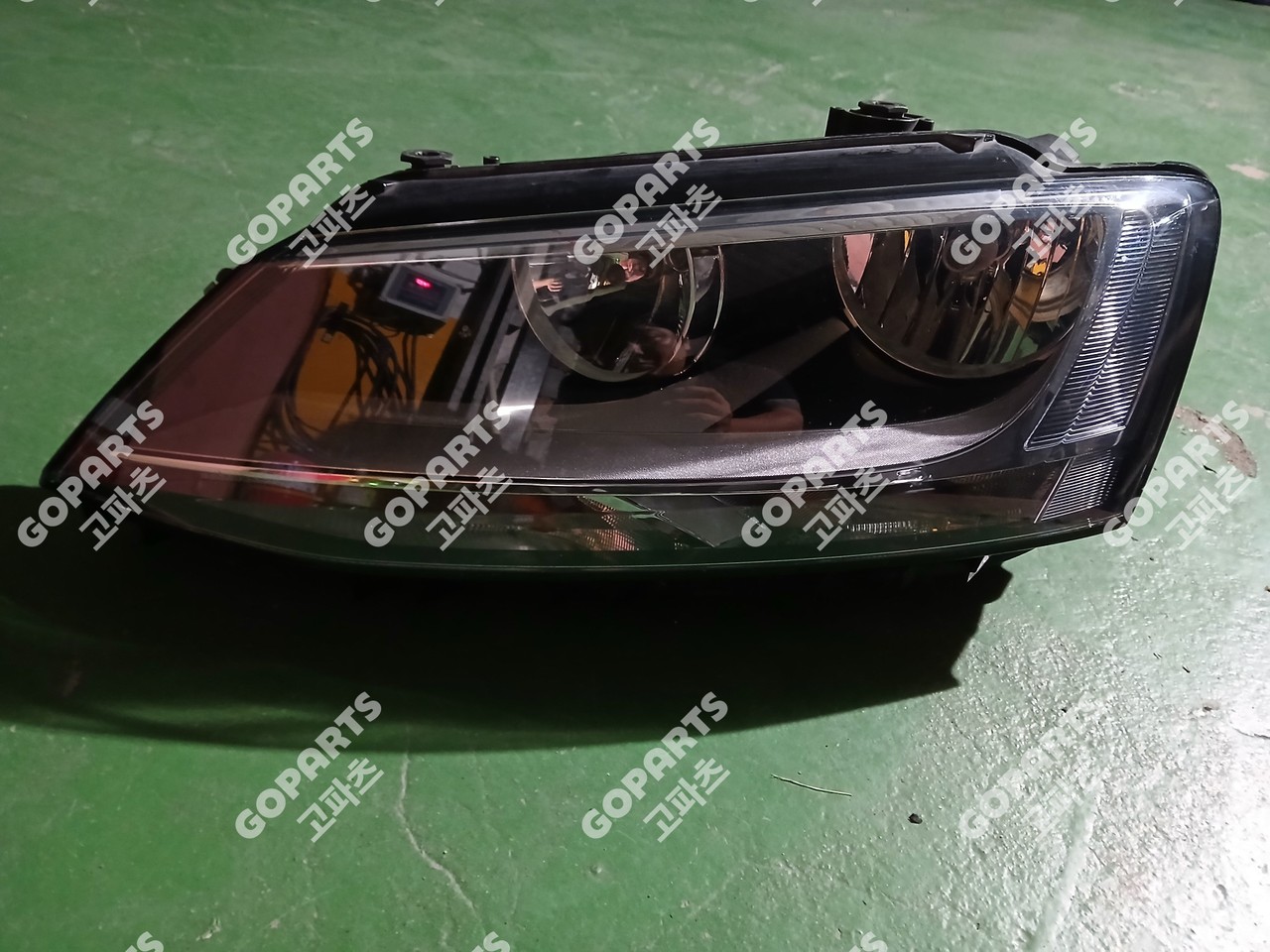 폭스바겐 6세대 제타 후기형 운전석 헤드라이트 사진 2