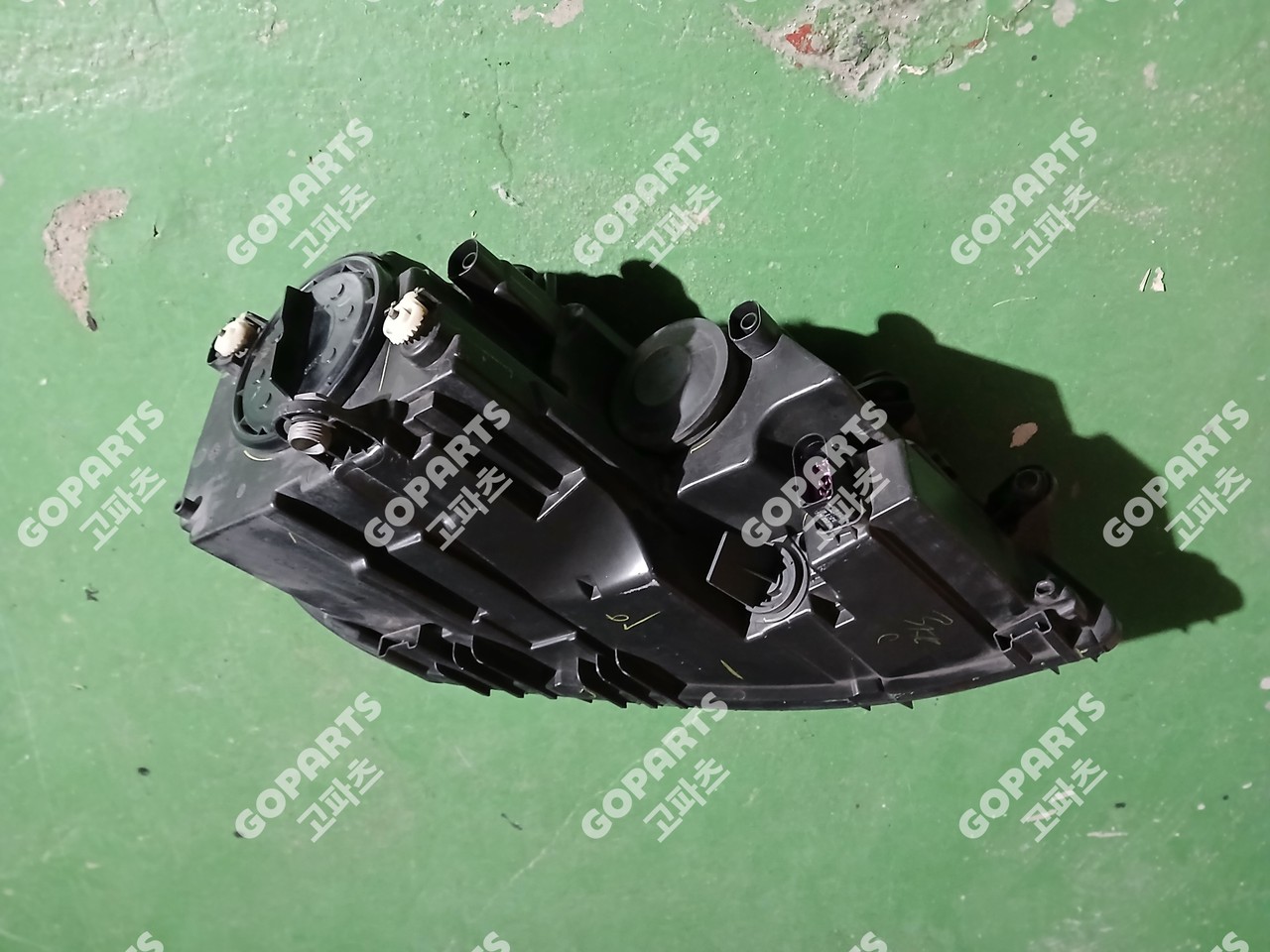 폭스바겐 6세대 제타 후기형 운전석 헤드라이트 사진 4