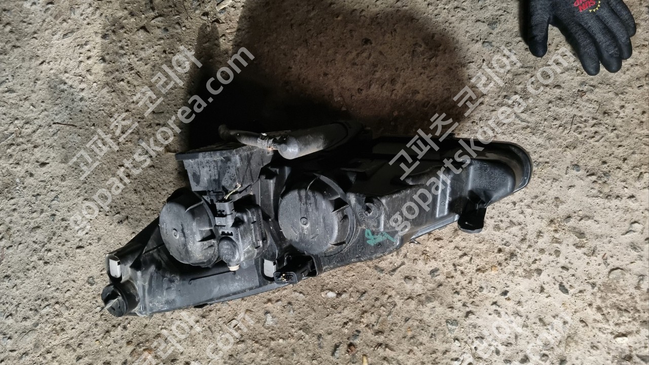 푸조 607 헤드라이트 조수석 사진 2